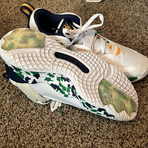 Limited addition Don Issue 3 Donavan Mitchell Adidas US 11 EUC - Picture 6 of 11